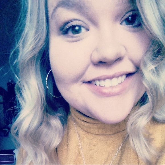 Meet your Posher, Hannah - Picture 2 of 3